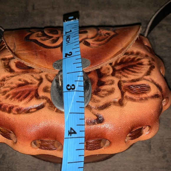 VINTAGE HANDMADE TOOLED LEATHER SMALL PURSE - Picture 4 of 9
